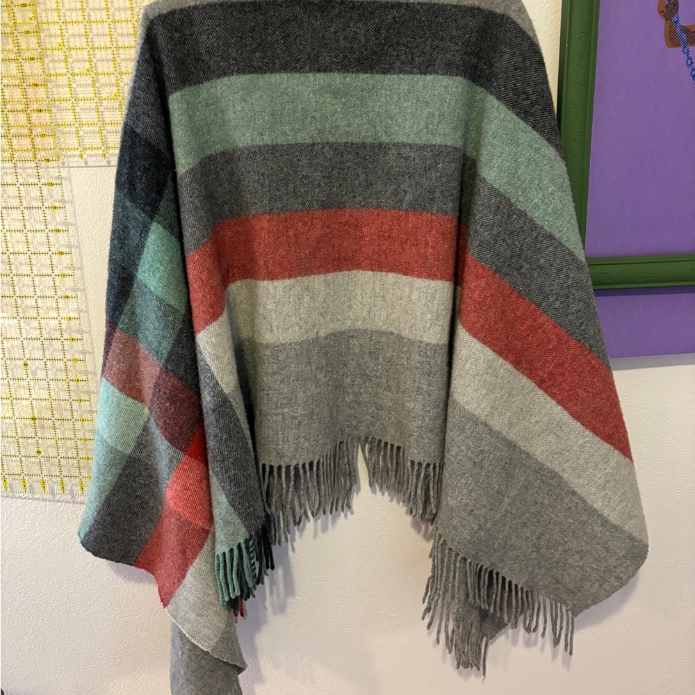 Abraham Moon wool Ruana wrap from England - Picture 2 of 5